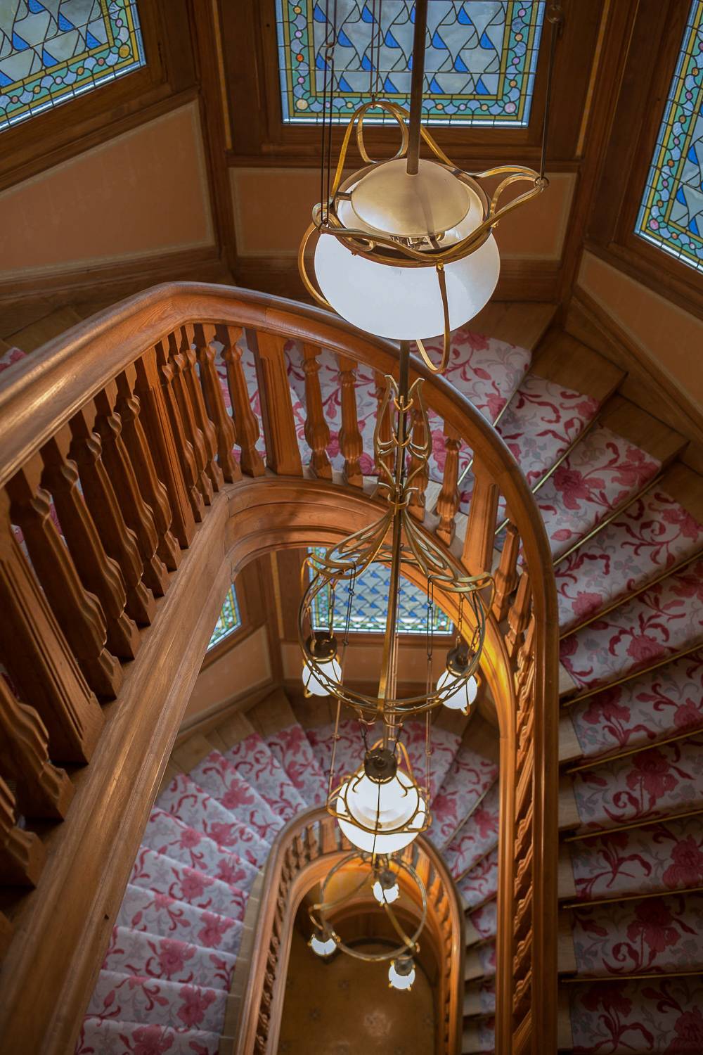  - Self-guided tour of Villa Demoiselle and tasting of a flute of Demoiselle Tête de Cuvée