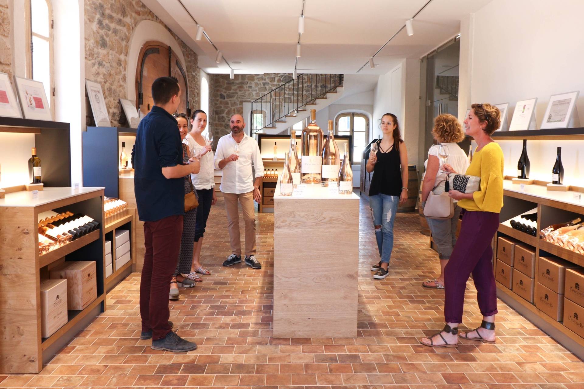 Hämmästyttävä vierailu yhteen Provencen moderneimmista kellareista ja maistelu