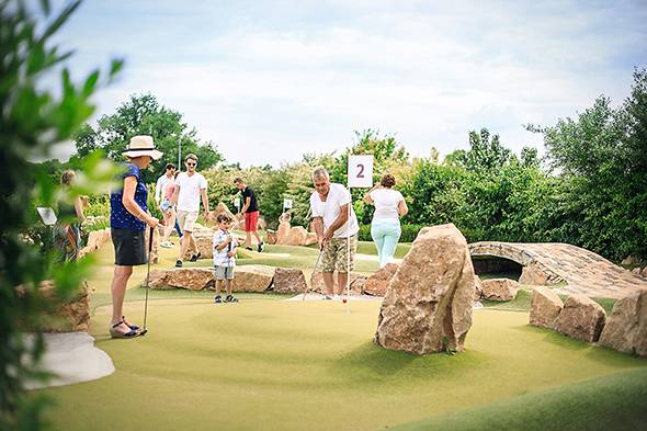  - Gardens and paradise of tastes and behind the scenes of winemaking