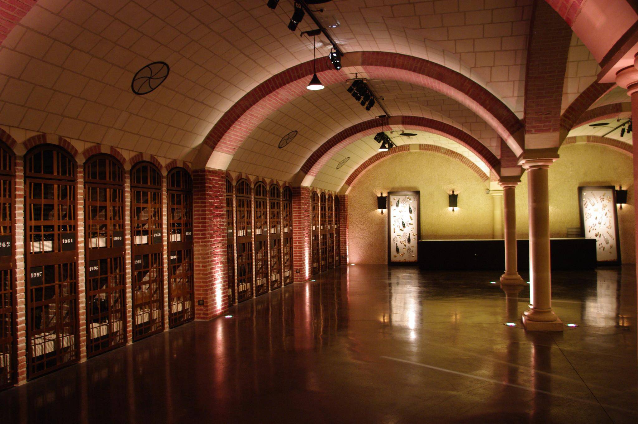  - Self-guided tour of Villa Demoiselle and tasting of a flute of Demoiselle Tête de Cuvée