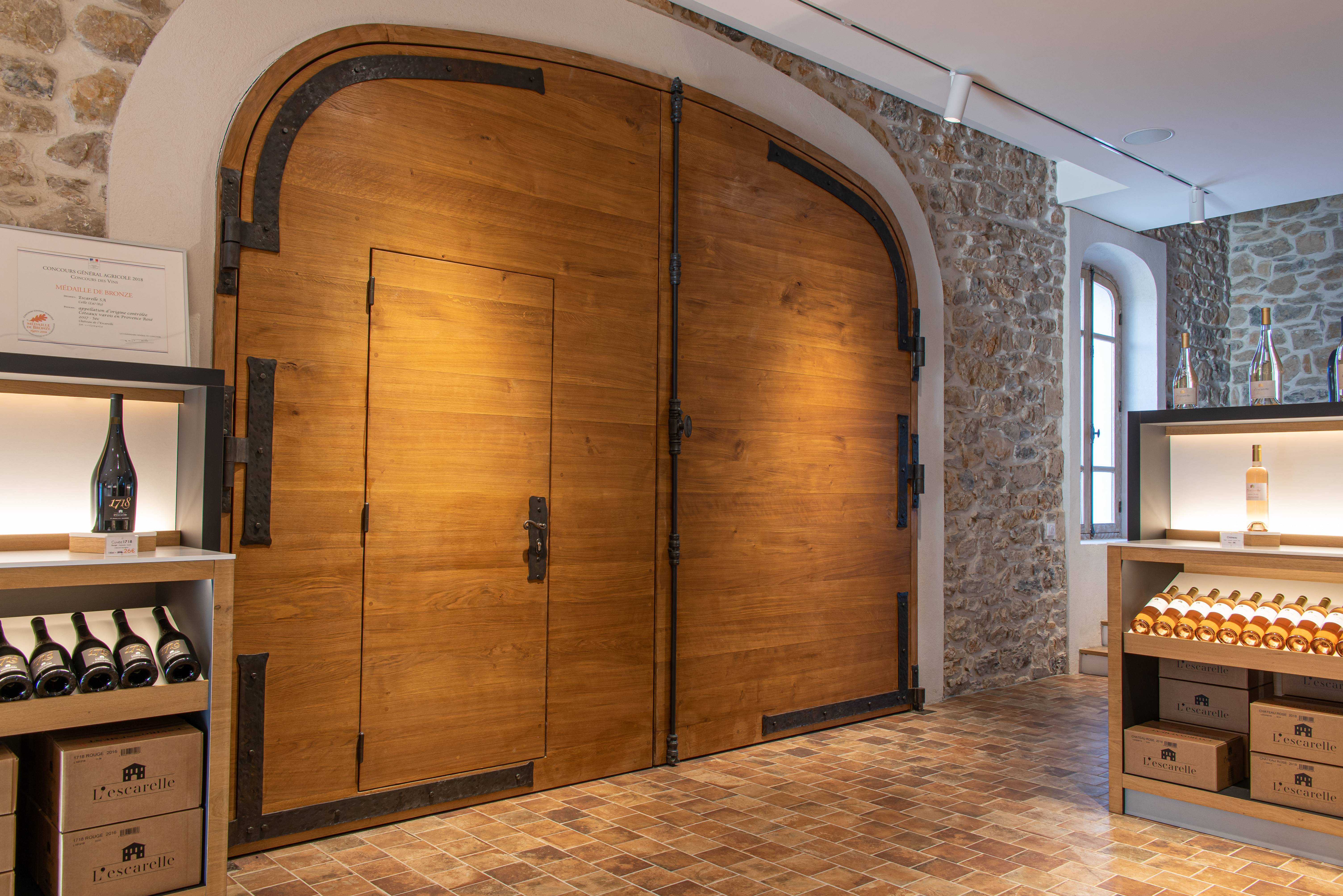  - Hämmästyttävä vierailu yhteen Provencen moderneimmista kellareista ja maistelu