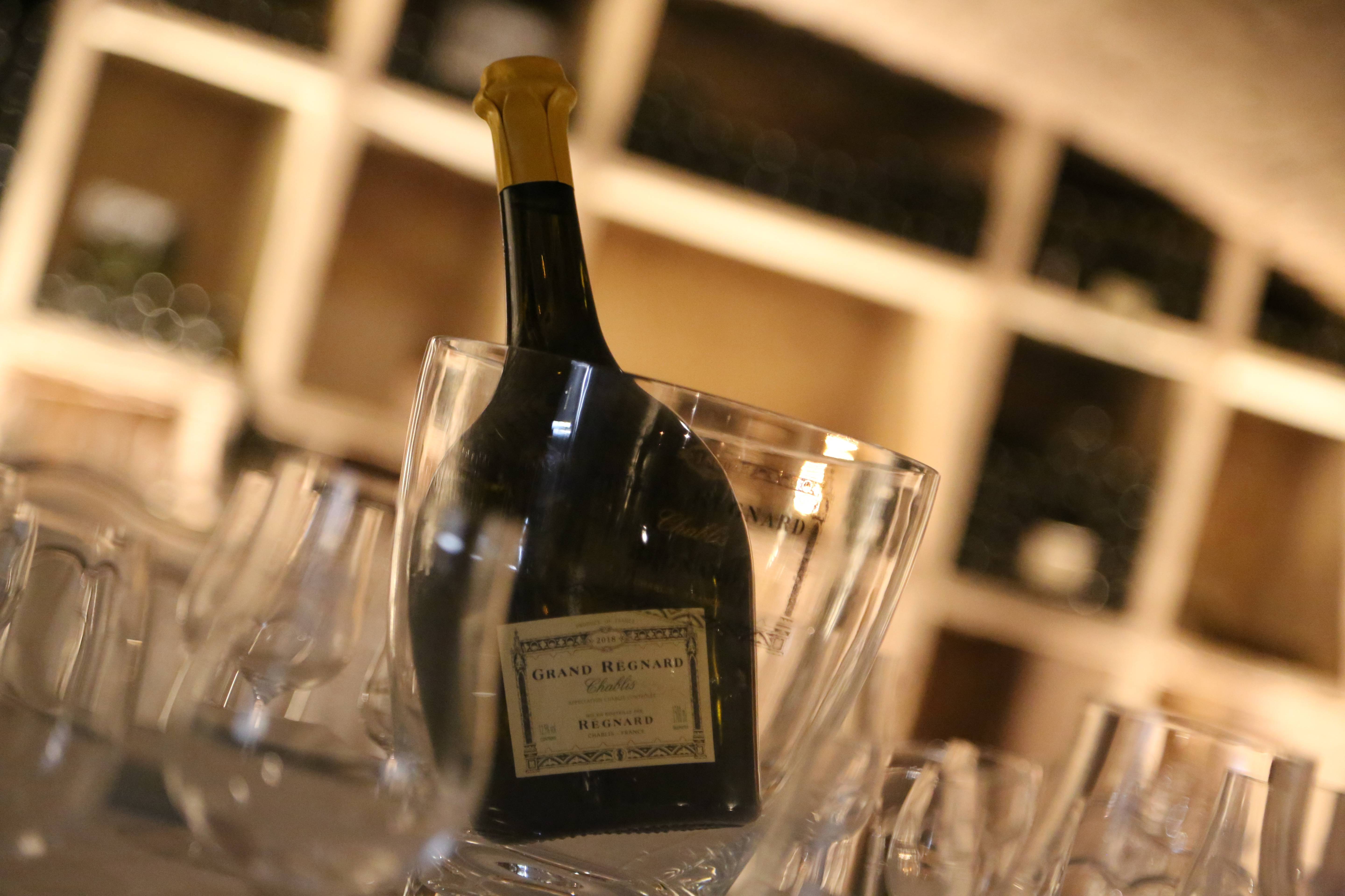  - Chablis: Privatbesuch und Verkostung und Mittagessen in den Salons