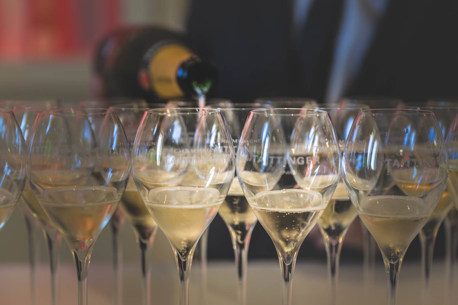 Tasting of Champagne Taittinger cuvée - Boka ditt besök i Taittinger-källarna i Reims i Champagne - L'Instant Premier