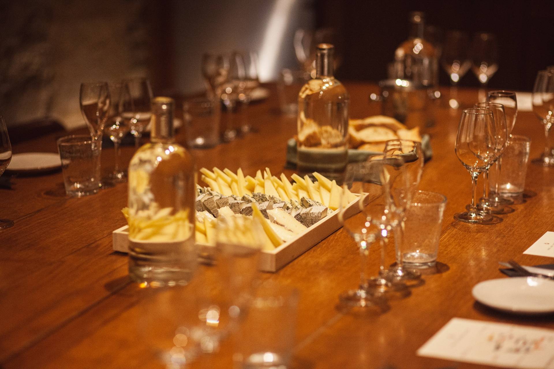 Weinprobe um Ô Chateau in Île-de-France - Verkostung von Wein und Käse ...