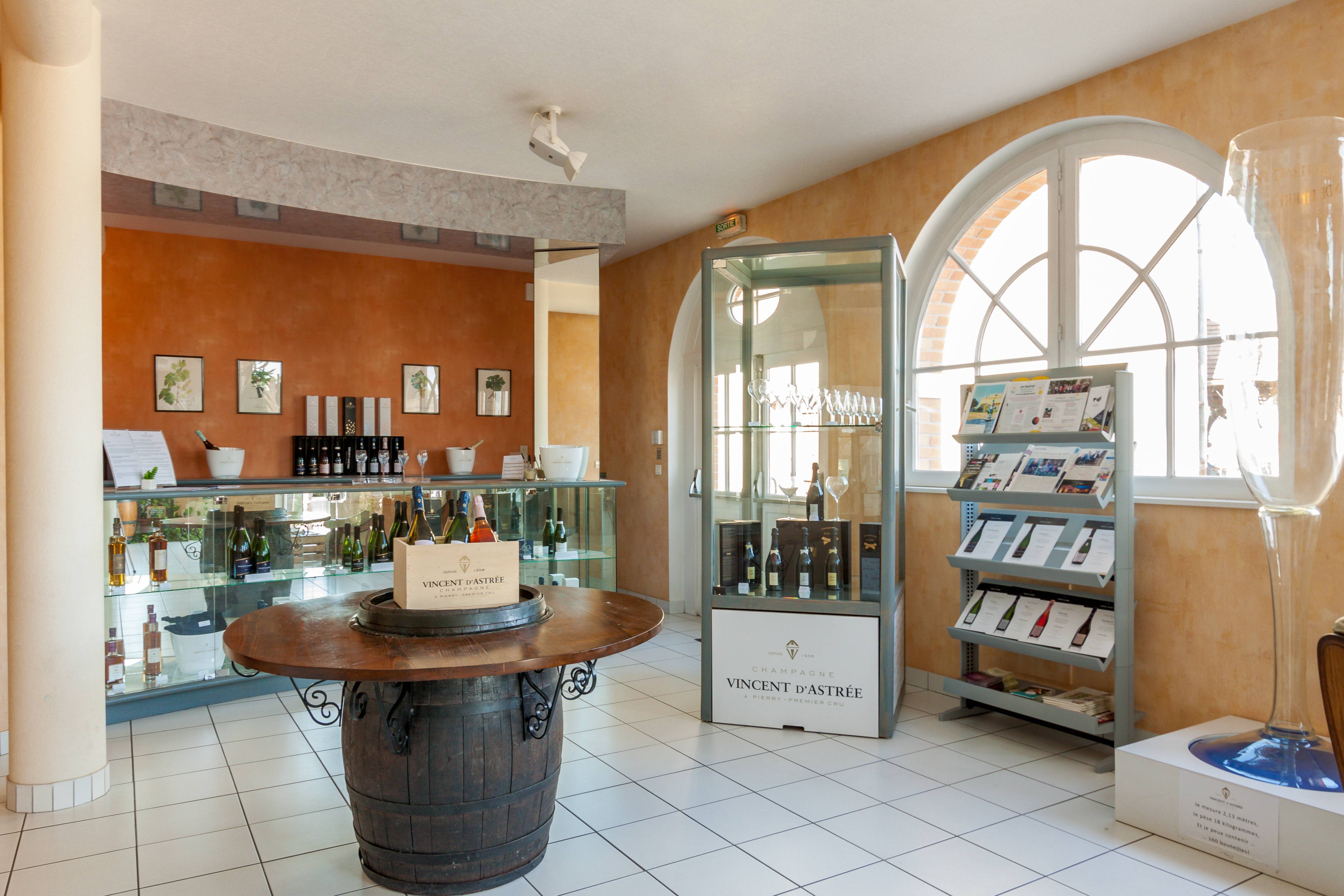  - Tasting to compare the grapes varieties, the dosage, the ageing and the glasses