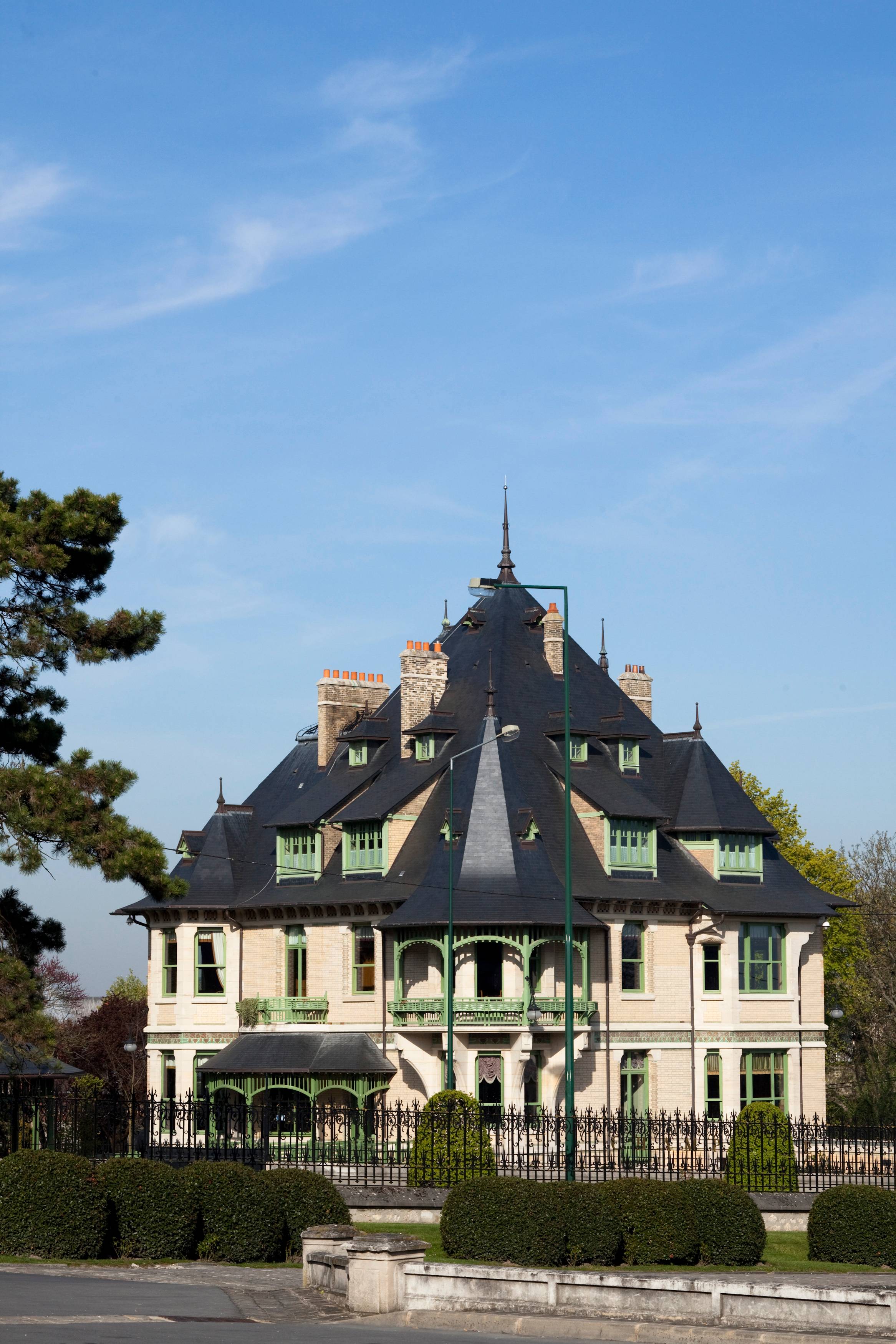  - Gratis besök av Villa Demoiselle och den kortvariga utställningen "Blooming" och dubbelprovning