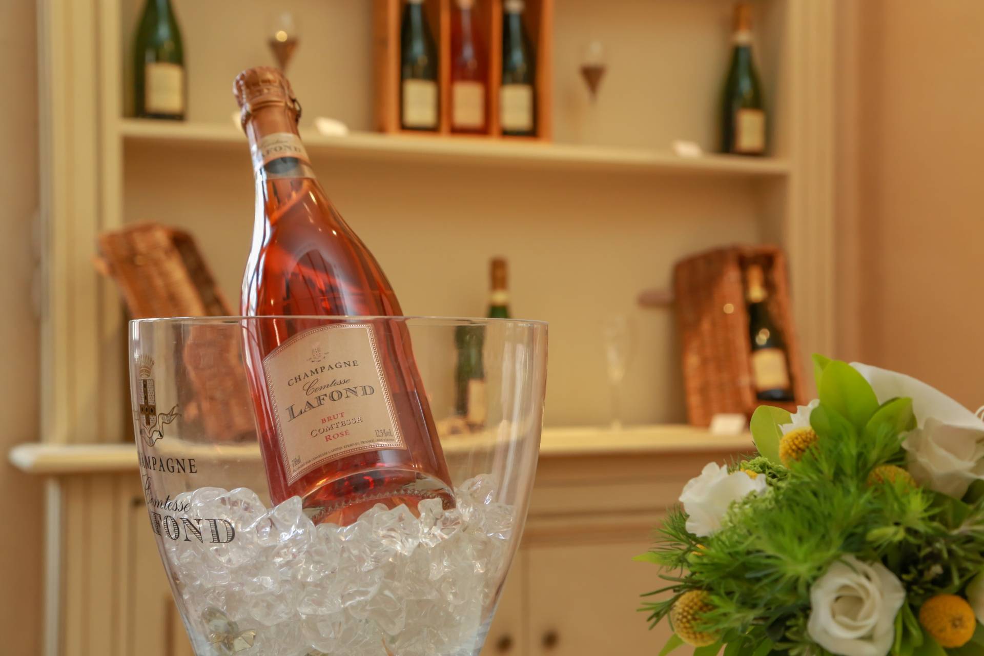 Tasting at the Showroom Comtesse Lafond