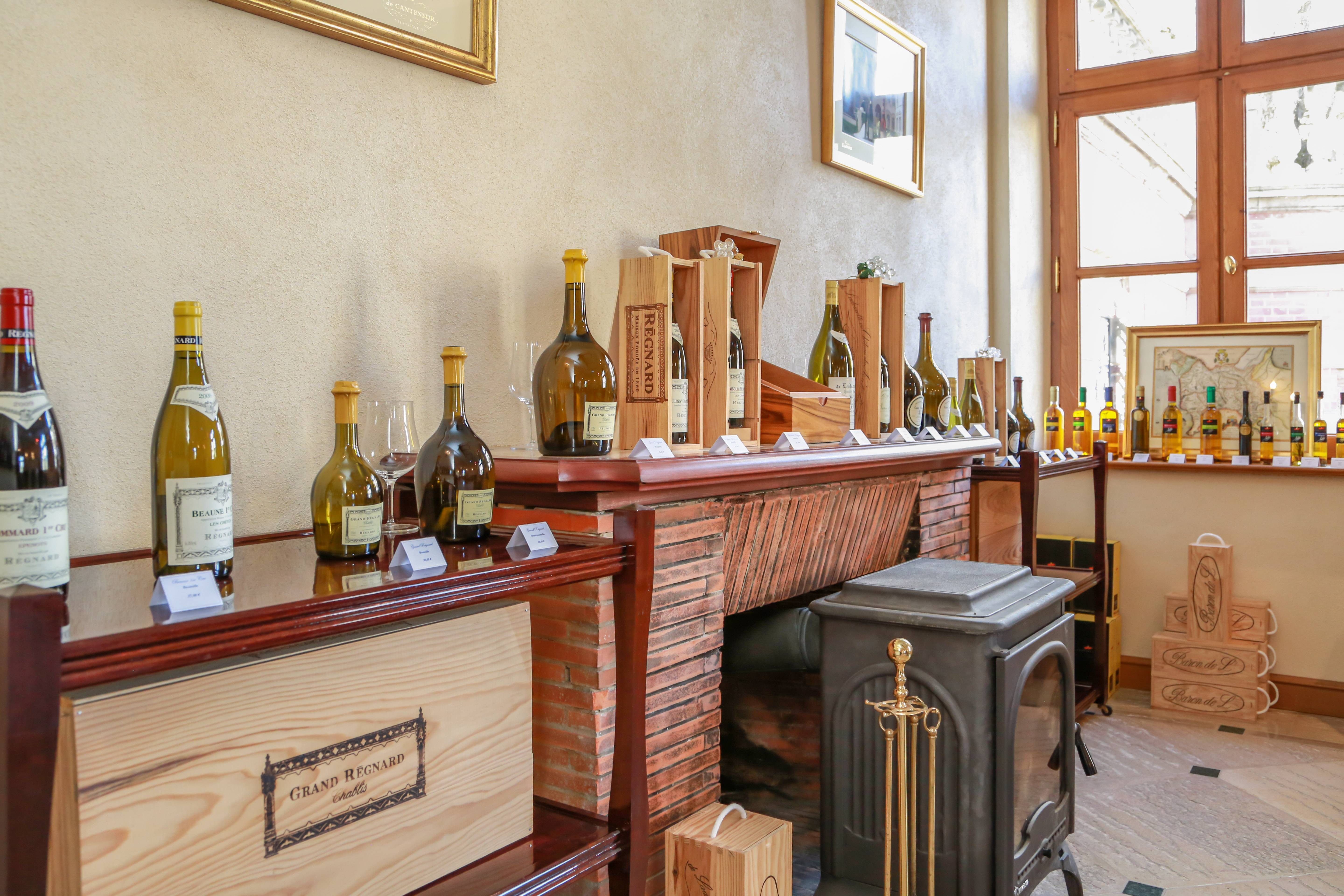  - Tasting at the Showroom Comtesse Lafond